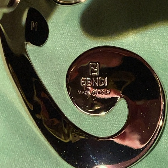 ❤️SOLD❤️Preloved Fendi name bangle bracelet gold color great condition. - Picture 7 of 11